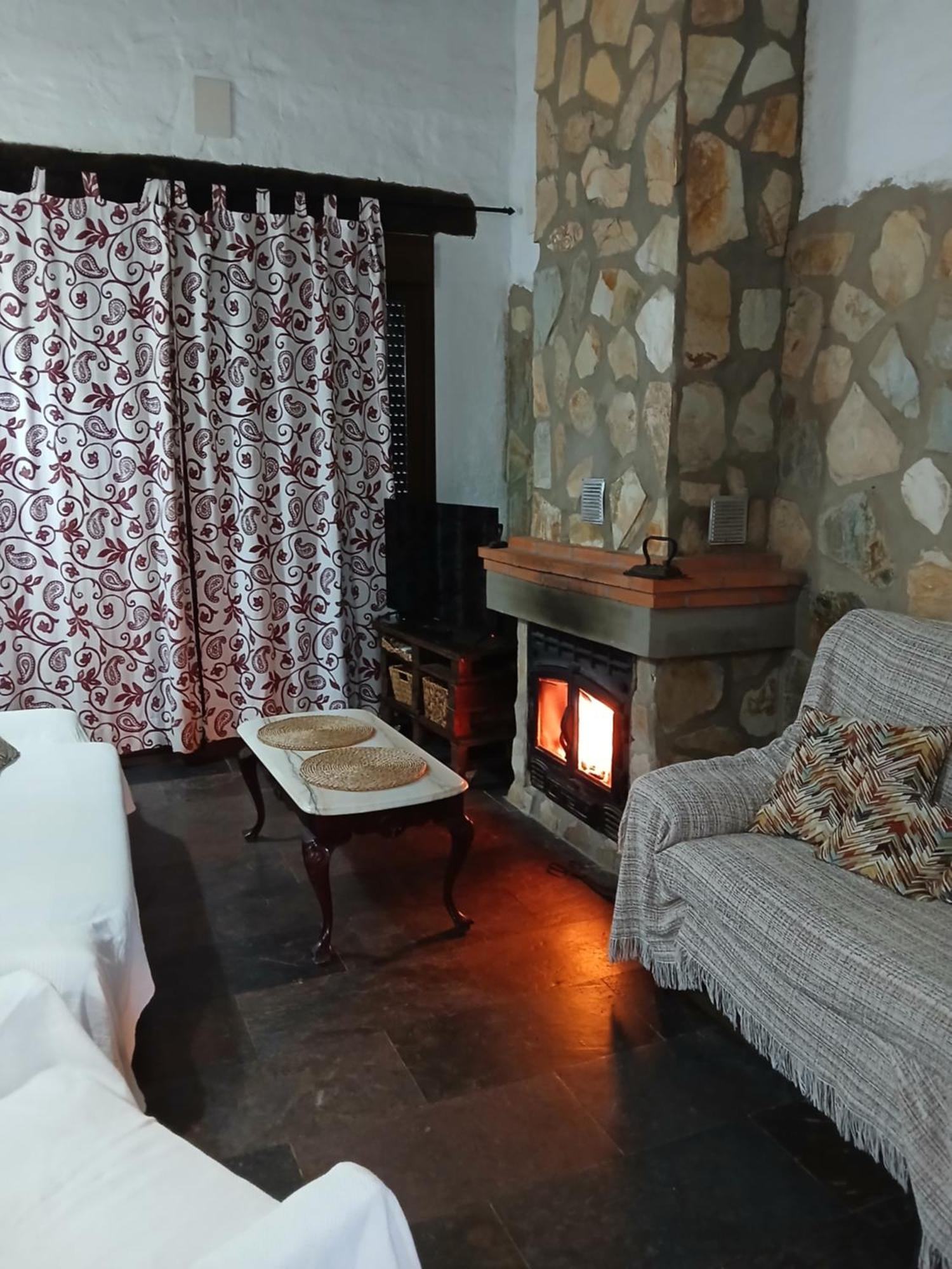 Hostal Mirador de Fuentes Fuentes de León Exterior foto